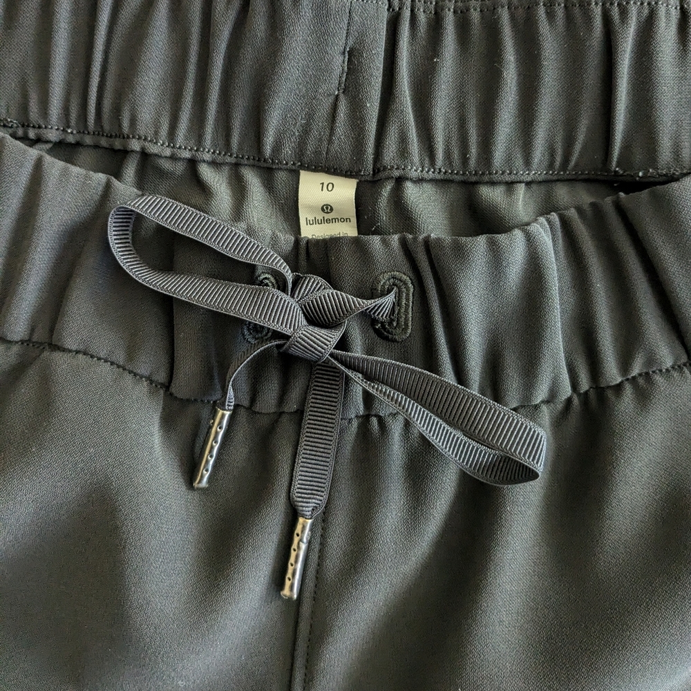 Lululemon pants - Picture 3 of 4